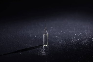 Tıbbi ilaç ampulleri. Enjeksiyon için ilaçlar.