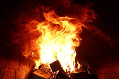 Ateş yanan alev uzun dilleri