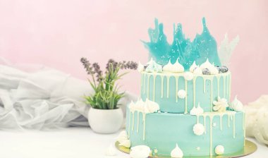 Şekerleme aromalı kek bir tatil için