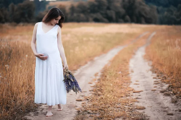 Pregnant Woman Nature Walk Autumn — Stock Photo, Image