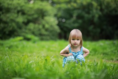 Annem ve iki kızım var.