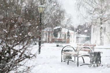 Kırsal alanların ve yolların kış manzarası