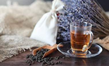 Bir hizmet tabloda çay demlendi