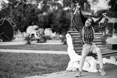 Kız bir palyaço makyaj siyah ve beyaz