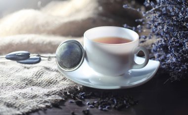 Bir hizmet tabloda çay demlendi