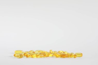 Sarı renk şeffaf kapsül tıbbi ilaçlar