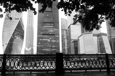 İş Merkezi ile yüksek gökdelenler