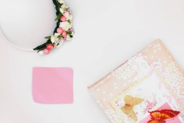 Bir günlük bir beyaz masaya girişler için