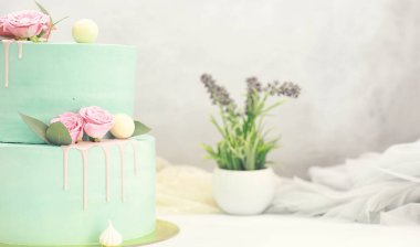 Şekerleme aromalı kek bir tatil için