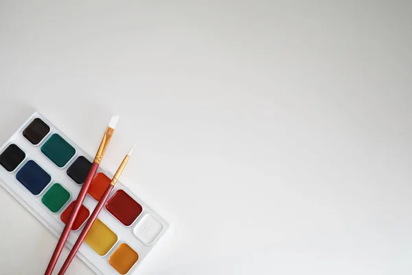 Drawing paints on a white sheet of paper — Stock Photo, Image