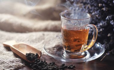 Bir hizmet tabloda çay demlendi