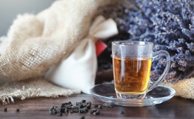 Bir hizmet tabloda çay demlendi