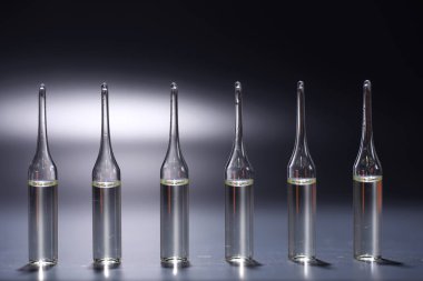 Tıbbi ilaç ampulleri. Enjeksiyon için ilaçlar.