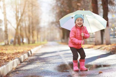 Çocuk sonbahar Park walk
