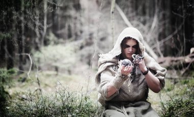 Peri sihirbaz. Bir büyücü bir cam Küre, büyülü bir büyü ile 