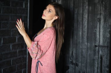 Kızları olan genç ve güzel bir aile.