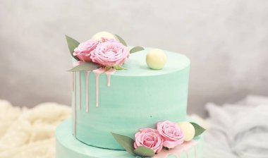 Şekerleme aromalı kek bir tatil için