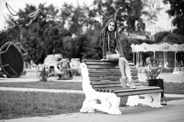 Kız bir palyaço makyaj siyah ve beyaz