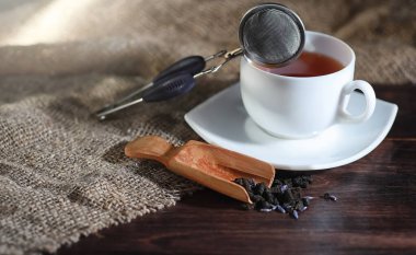 Bir hizmet tabloda çay demlendi