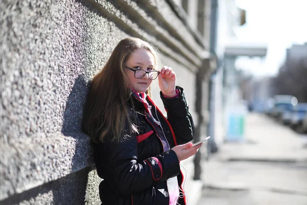 Girl on a walk in sunny weather — Stock Photo, Image