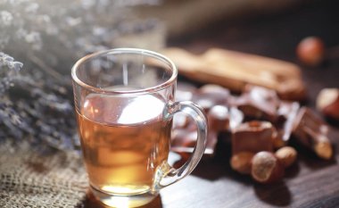 Bir hizmet tabloda çay demlendi