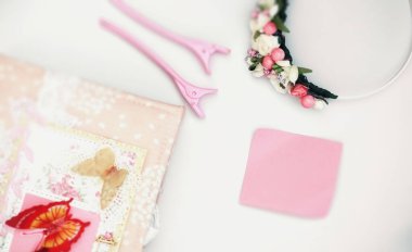 Bir günlük bir beyaz masaya girişler için