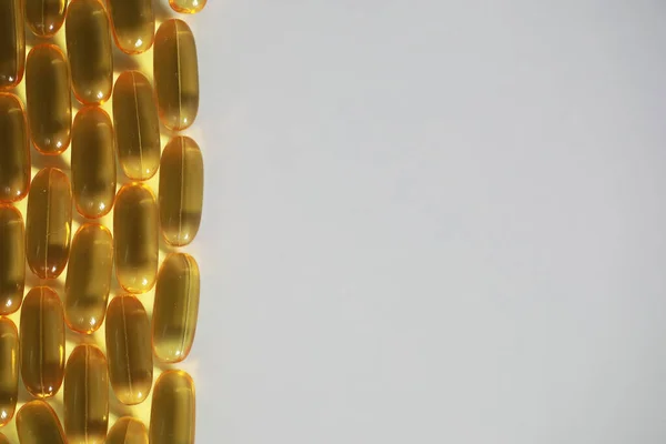 의료 마약 노란 색상의 투명 캡슐 — 스톡 사진