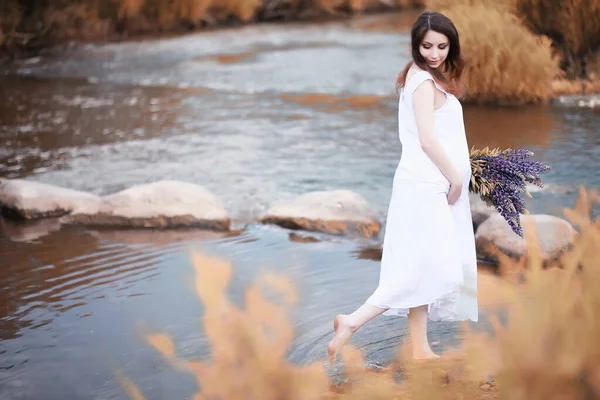 Femme Enceinte Dans Nature Pour Une Promenade Automne — Photo