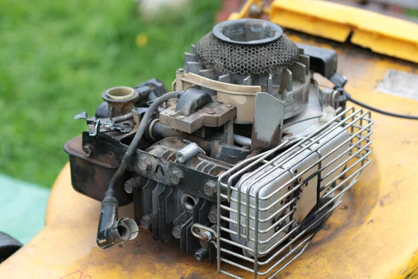 Reparación Motor Cortacésped —  Fotos de Stock