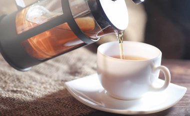 Bir hizmet tabloda çay demlendi