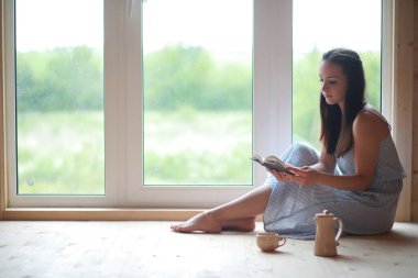 Evde veznedeki kıza