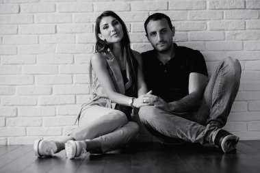 Kızları olan genç bir aile 