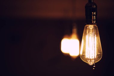 Tungsten filamentli lambalar. Edison'un ampulü. Filament fila