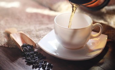 Bir hizmet tabloda çay demlendi