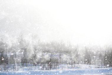 Kırsal alanların ve yolların kış manzarası