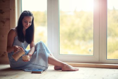 Evde veznedeki kıza