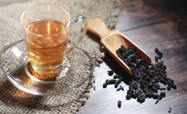 Bir hizmet tabloda çay demlendi