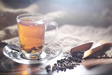 Bir hizmet tabloda çay demlendi