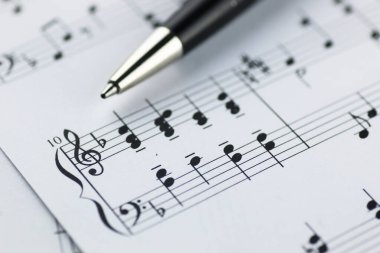 Notlar ve Noel topları