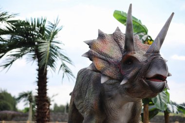 Dinozorlar Park. Bir dinazor doğa arka plan üzerinde. Oyuncak d