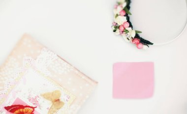 Bir günlük bir beyaz masaya girişler için