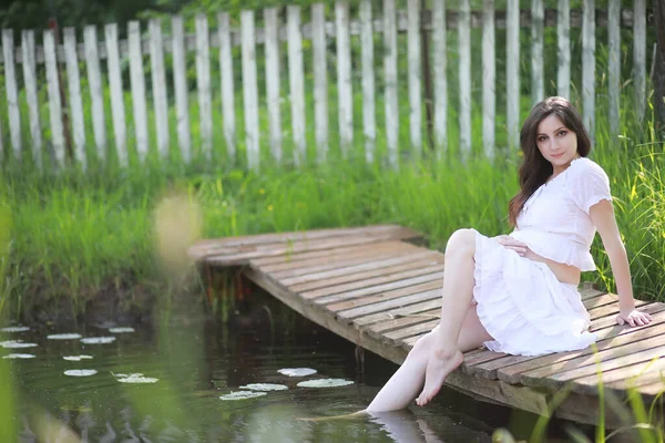 Mulher Grávida Natureza Para Verão Passeio — Fotografia de Stock