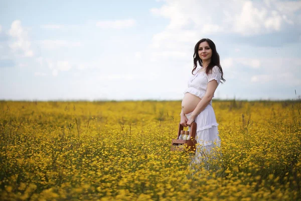 Pregnant Woman Dress Field Flowers — Stock Photo, Image