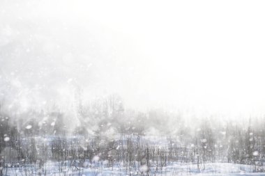 Kırsal alanların ve yolların kış manzarası