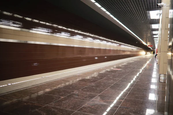 Kereta bawah tanah dengan kursi kosong. Kosong kereta bawah tanah . — Stok Foto