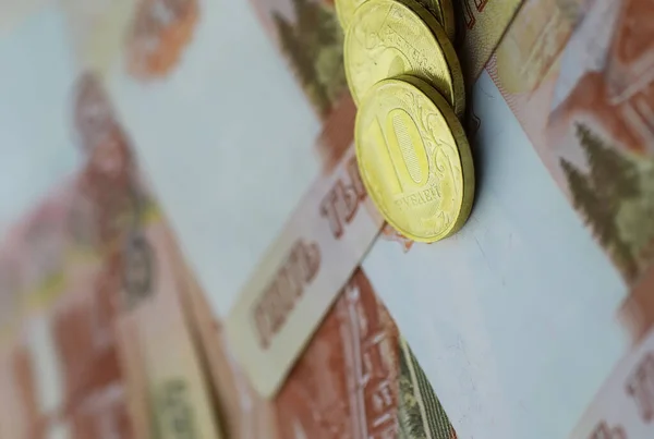 Notas Moedas Russas Rublos Notas Com Inscrição Cinco Mil Rublos — Fotografia de Stock
