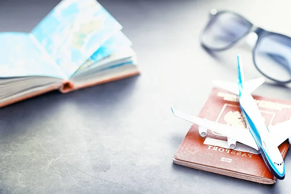 Reisekonzept Touristische Accessoires Sammeln Sich Auf Der Flucht Alkohol Kamera — Stockfoto