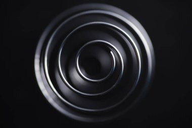 Metal spiral. Sonsuz dönüşler konsepti. Altın oran. Anılar ve yaşam yolu kavramı.
