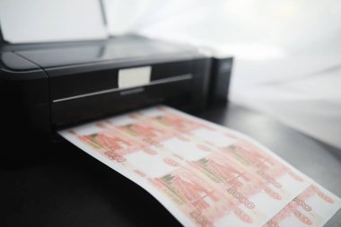 Küresel ekonomik kriz kavramı. Yasadışı para üretimi, 