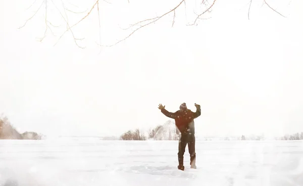 Man Walk Winter Landscape Tourist Winter Journey — Stock Photo, Image